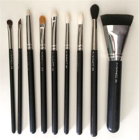 best mac eyeliner brush.